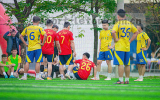 圆形与线条交错的抽象几何图形，代表功能更新与公告通知